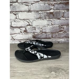 Crocs Kaydee II Gray Floral Seasonal Thong FlipFlops Sandals Women Sz 7M US/38EU